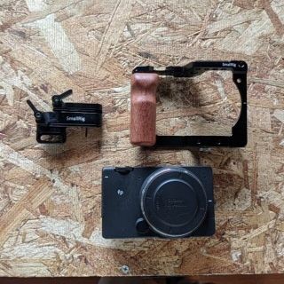 シグマ(SIGMA)のSigma fp 本体 smallrig バッテリー2個セット(ミラーレス一眼)