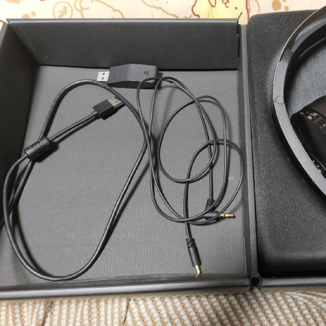 SONY(ソニー)のプレミアムワイヤレスサラウンドヘッドセット (CUHJ-15005) スマホ/家電/カメラのオーディオ機器(ヘッドフォン/イヤフォン)の商品写真