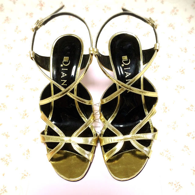 DIANA(ダイアナ)のダイアナ☆ゴールドウエッジサンダル レディースの靴/シューズ(サンダル)の商品写真