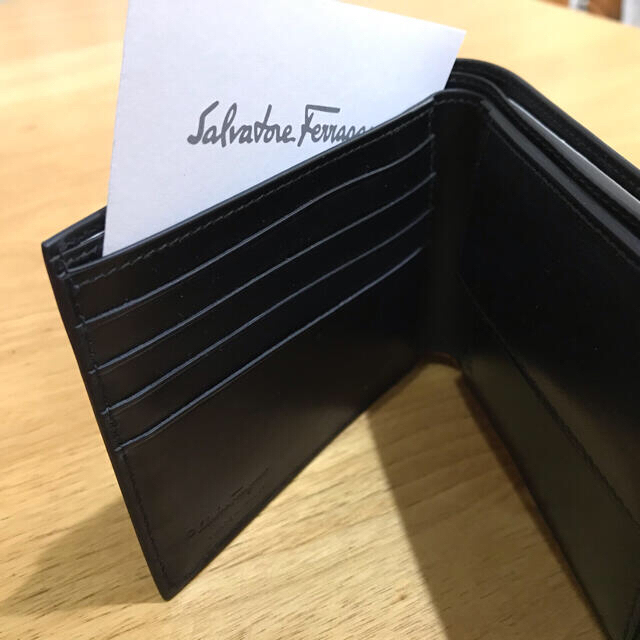 Salvatore Ferragamo(サルヴァトーレフェラガモ)の革メンズ二つ折り財布 メンズのファッション小物(折り財布)の商品写真