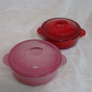 ルクルーゼ(LE CREUSET)のル・クルーゼ 2個 プチ ラウンド レギュミエ ローズ クォーツ チェリーレッド(食器)