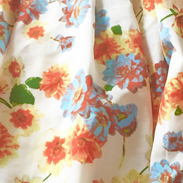 UNRELISH(アンレリッシュ)のアンレリッシュ カラフル 花柄スカート レディースのスカート(ひざ丈スカート)の商品写真