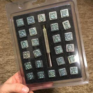 美品‼︎ レザークラフト　刻印セット　アルファベット　スクリプト　ハンドメイド　(各種パーツ)