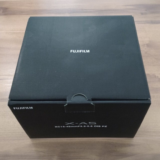 FUJIFILM X-A5 レンズキット シルバー と おまけ-