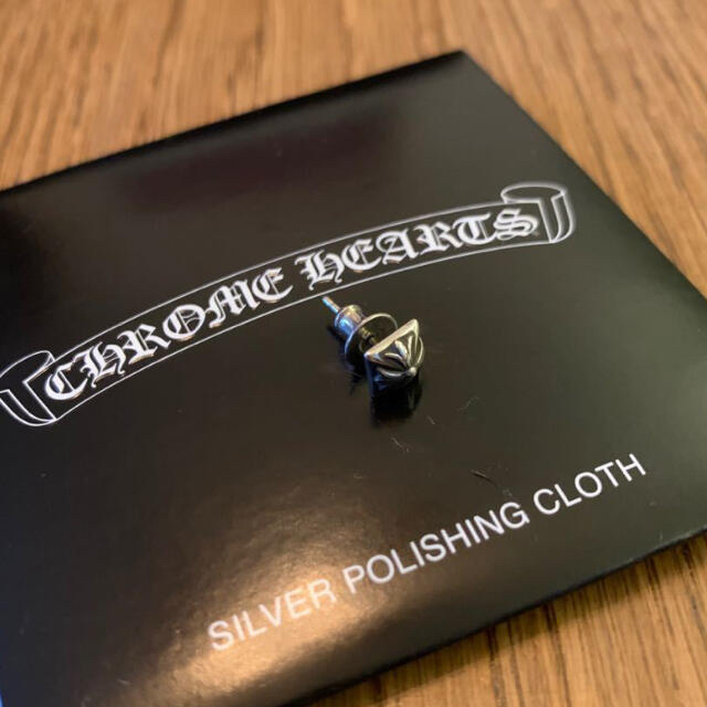 Chrome Hearts(クロムハーツ)のクロムハーツ プラスピラミッドスタッドピアス メンズのアクセサリー(ピアス(片耳用))の商品写真