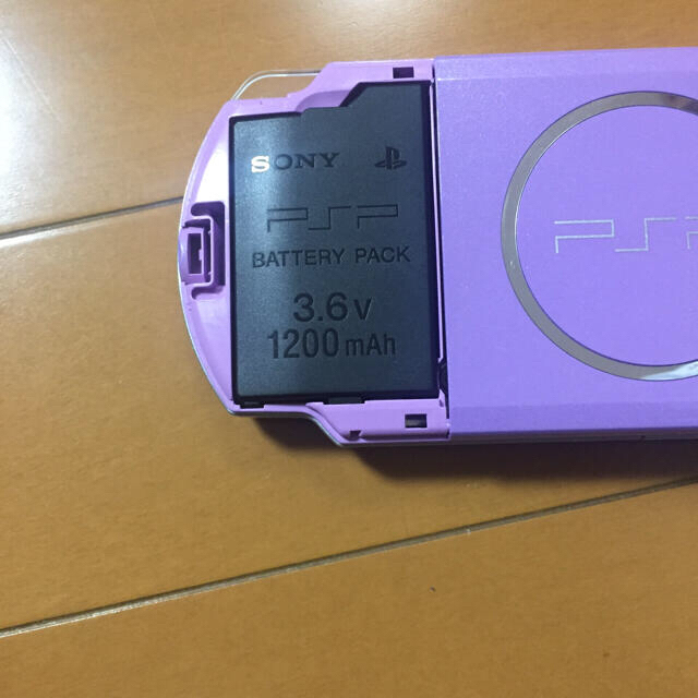 PlayStation Portable(プレイステーションポータブル)の【極美品】PSP 3000 本体 限定色パープル エンタメ/ホビーのゲームソフト/ゲーム機本体(携帯用ゲーム機本体)の商品写真