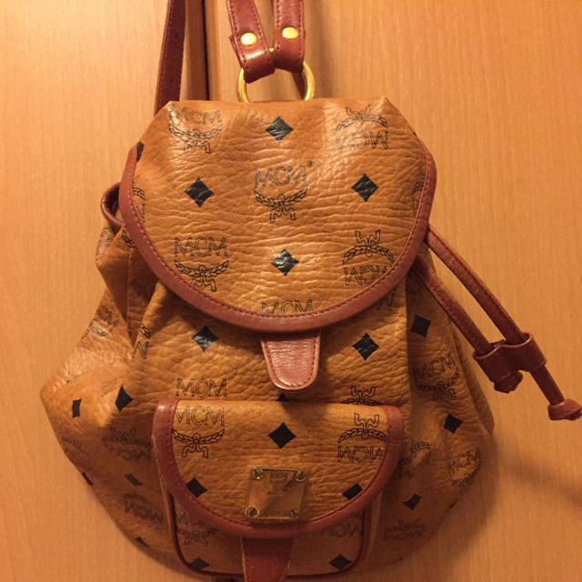 MCM(エムシーエム)のMCM小さめリュック レディースのバッグ(リュック/バックパック)の商品写真