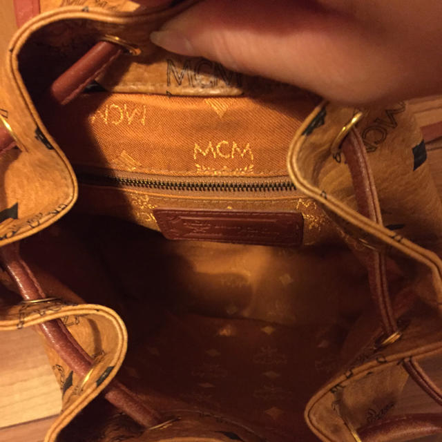 MCM(エムシーエム)のMCM小さめリュック レディースのバッグ(リュック/バックパック)の商品写真