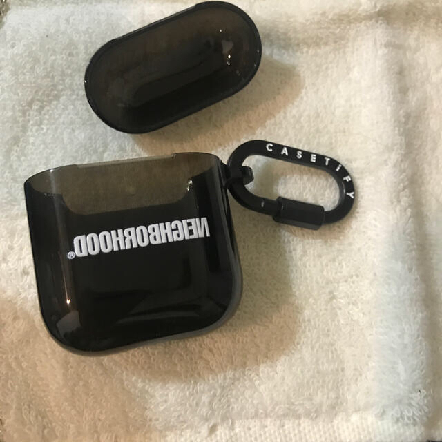 NEIGHBORHOOD(ネイバーフッド)のNEIGHBORHOOD CASETiFY ネイバーフッド　airpods  スマホ/家電/カメラのオーディオ機器(ヘッドフォン/イヤフォン)の商品写真