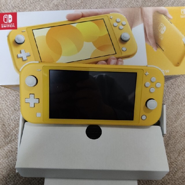 Nintendo switch light　黄色