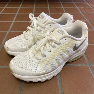 ナイキ(NIKE)のナイキ　ホワイトスニーカー　24センチ(スニーカー)