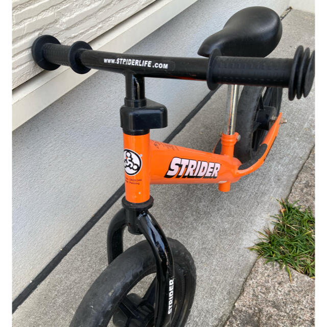 STRIDA(ストライダ)のストライダー　オレンジ キッズ/ベビー/マタニティの外出/移動用品(自転車)の商品写真