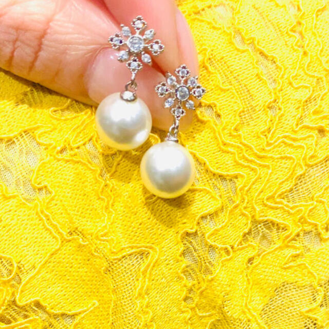 超美品3000円♡パール&結晶ピアス♡華やか揺れる♡ゴールド