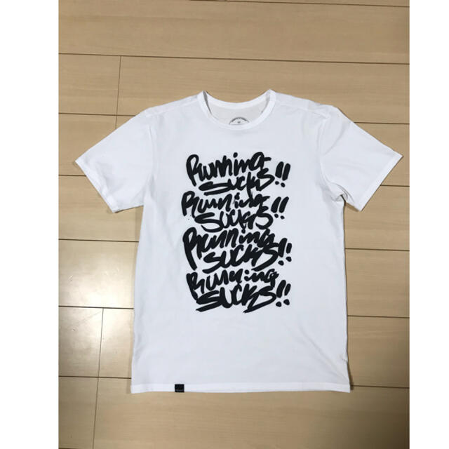 answer4 RUNNING SUCKS! Tshirt  ホワイト　M スポーツ/アウトドアのランニング(ウェア)の商品写真