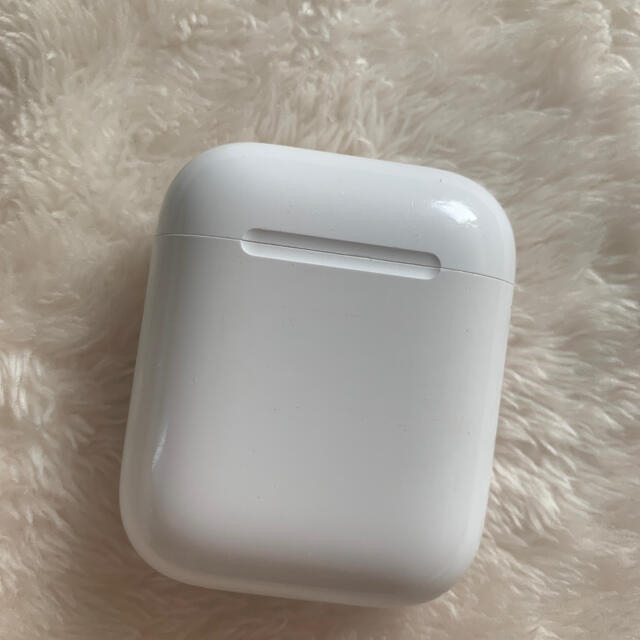 Apple(アップル)のair Pod 充電ケース スマホ/家電/カメラのオーディオ機器(ヘッドフォン/イヤフォン)の商品写真