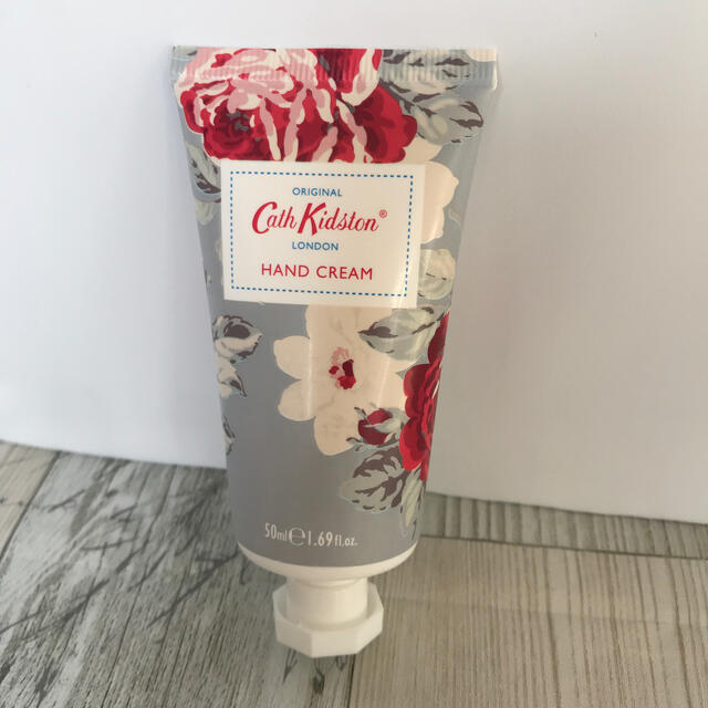 Cath Kidston(キャスキッドソン)のハンドクリーム　ジャスミン&ゼラニウムの香り　50ml キャスキッドソン コスメ/美容のボディケア(ハンドクリーム)の商品写真