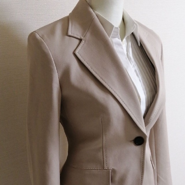UNTITLED(アンタイトル)のアンタイトル UNTITLED ベージュ スカートスーツ 通勤 ジャケット レディースのフォーマル/ドレス(スーツ)の商品写真
