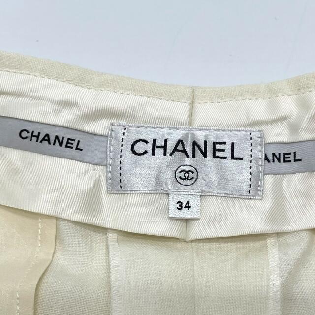 CHANEL(シャネル)のシャネル CHANEL ボトムス P55660V41766 長ズボン 17P	 パンツ アイボリー 美品 レディースのパンツ(カジュアルパンツ)の商品写真