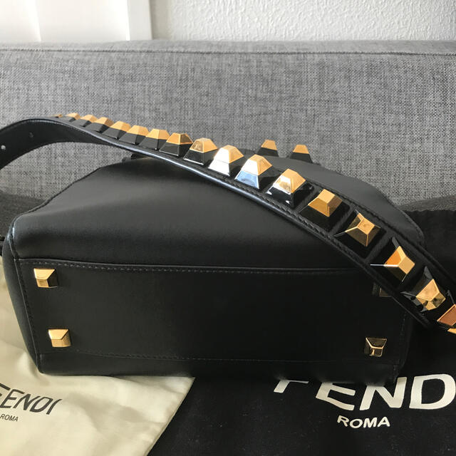 新品 FENDI フェンディ ピーカーブー  ショルダー ホワイト スタッズ