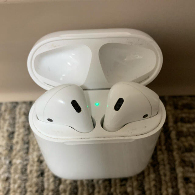 Apple(アップル)のAirPods スマホ/家電/カメラのオーディオ機器(ヘッドフォン/イヤフォン)の商品写真