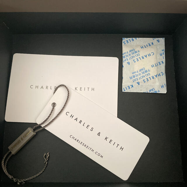 Charles and Keith(チャールズアンドキース)のCharles & Keith ミニウォレット レディースのファッション小物(財布)の商品写真