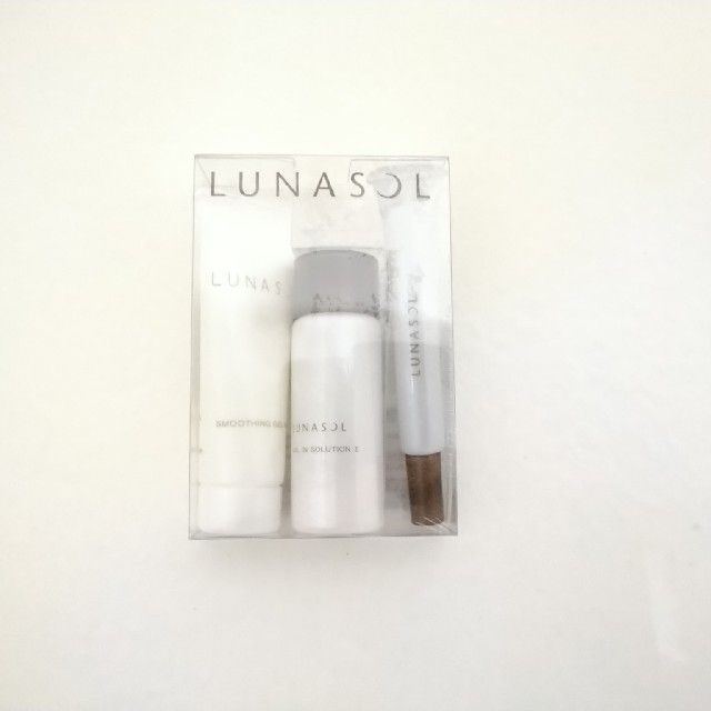 LUNASOL(ルナソル)の匿名配送　未開封　ルナソル　基礎化粧品　ミニ　セット コスメ/美容のスキンケア/基礎化粧品(化粧水/ローション)の商品写真