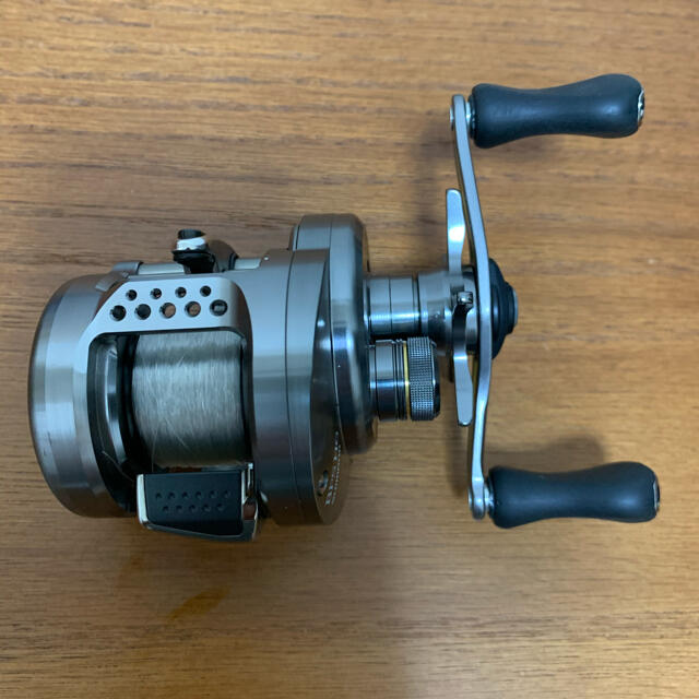 SHIMANO(シマノ)のカルカッタコンクエストBFS シマノ　値下げ スポーツ/アウトドアのフィッシング(リール)の商品写真