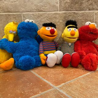 セサミストリート(SESAME STREET)のセサミストリート　ユニクロ✖️カウズ　コラボ　ぬいぐるみ(ぬいぐるみ)