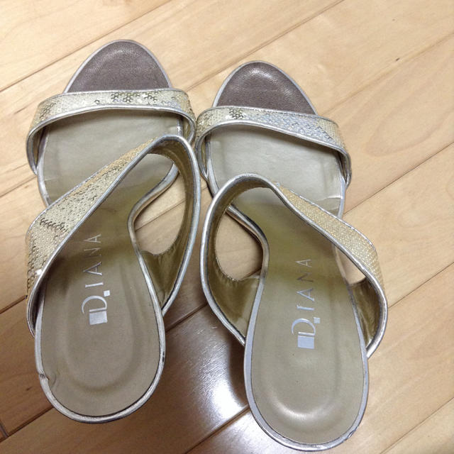 DIANA(ダイアナ)のダイアナのサンダル ゴールド Lサイズ レディースの靴/シューズ(サンダル)の商品写真