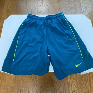 ナイキ(NIKE)のNIKE ナイキ ハーフパンツ　Mサイズ(ショートパンツ)