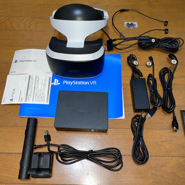 PlayStation VR(プレイステーションヴィーアール)のPlaystation VR カメラ同梱版 CUHJ-16003 エンタメ/ホビーのゲームソフト/ゲーム機本体(家庭用ゲーム機本体)の商品写真