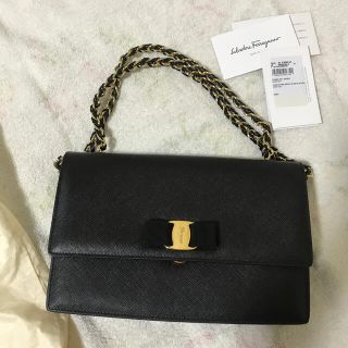 フェラガモ(Ferragamo)の【極美品】フェラガモ  ヴァラ ショルダーバッグ　(ショルダーバッグ)