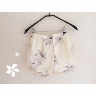 スナイデル(SNIDEL)のsnidel 花柄オーガンジーパンツ(ショートパンツ)