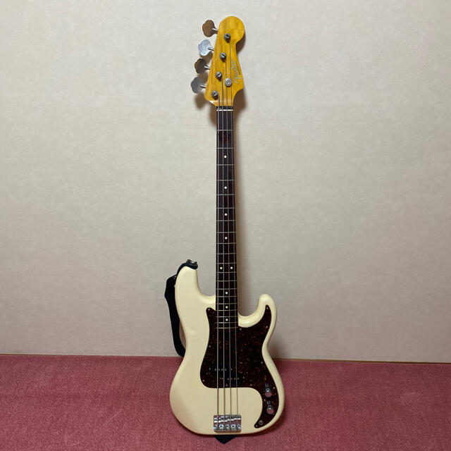 Fender ベース????