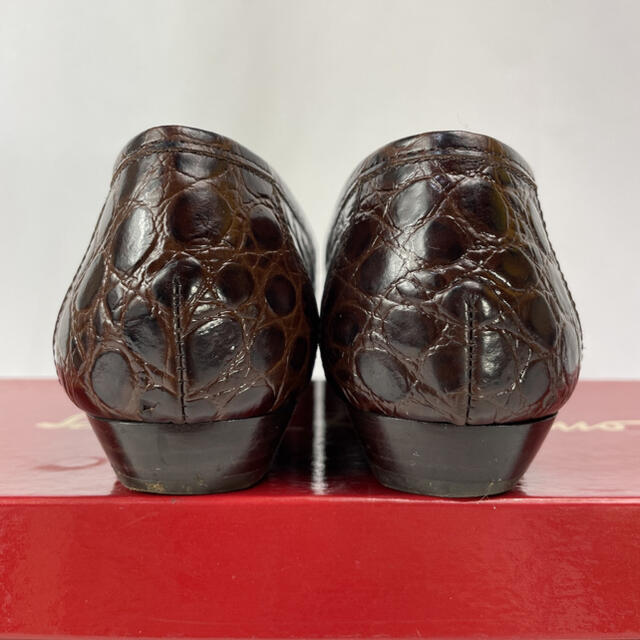 Salvatore Ferragamo(サルヴァトーレフェラガモ)の専用【美品】フェラガモ クロコ型押し フラットシューズ パンプス 約24cm レディースの靴/シューズ(ローファー/革靴)の商品写真