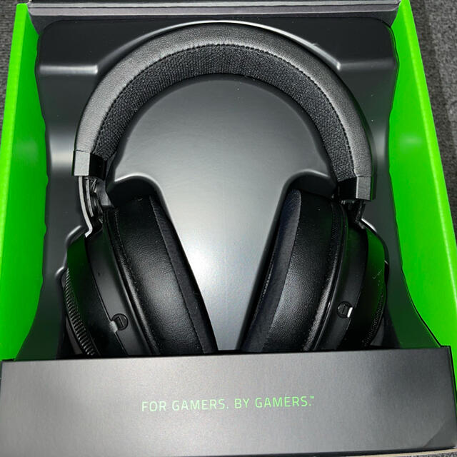 RAZER KRAKEN ULTIMATE USBヘッドセットゲーミングデバイス スマホ/家電/カメラのオーディオ機器(ヘッドフォン/イヤフォン)の商品写真