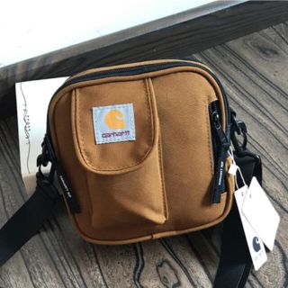 カーハート(carhartt)のカーハートショルダーバッグ　ブラウン　外タグ内タグつき(ショルダーバッグ)