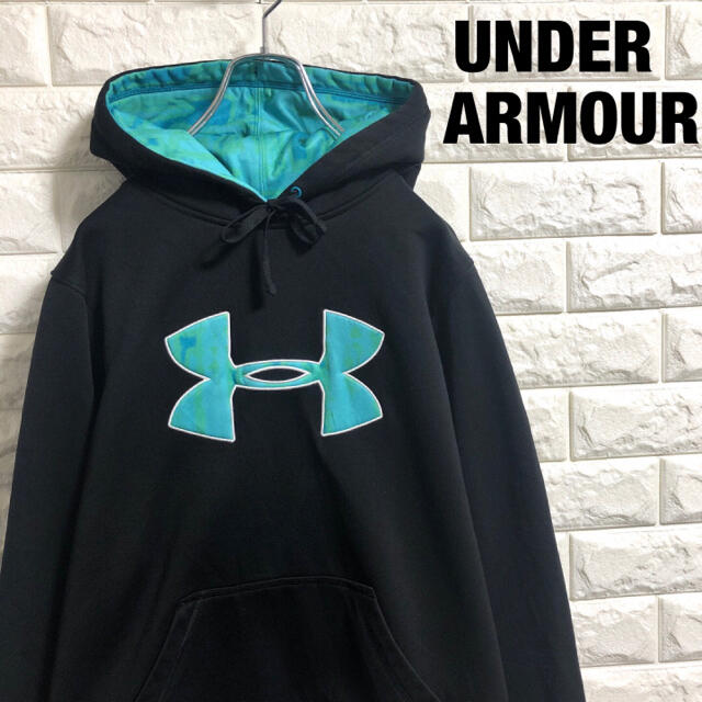 UNDER ARMOUR(アンダーアーマー)のアンダーアーマー　プルオーバーパーカー　デカロゴ　Mサイズ相当 メンズのトップス(パーカー)の商品写真