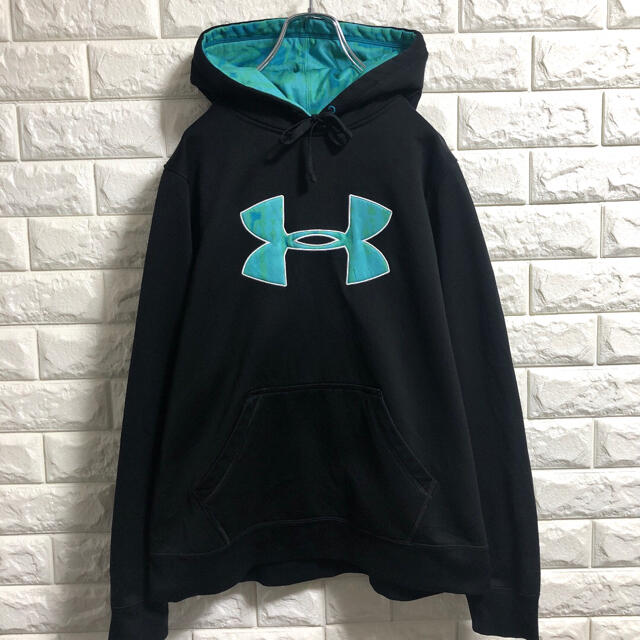 UNDER ARMOUR(アンダーアーマー)のアンダーアーマー　プルオーバーパーカー　デカロゴ　Mサイズ相当 メンズのトップス(パーカー)の商品写真