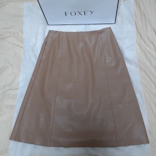 フォクシー(FOXEY)の美品　FOXEY フォクシー　フェイクレザースカート　38サイズ(ひざ丈スカート)