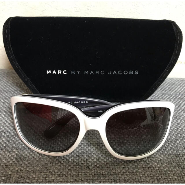 MARC BY MARC JACOBS ホワイトロゴフレーム　サングラス　極美品