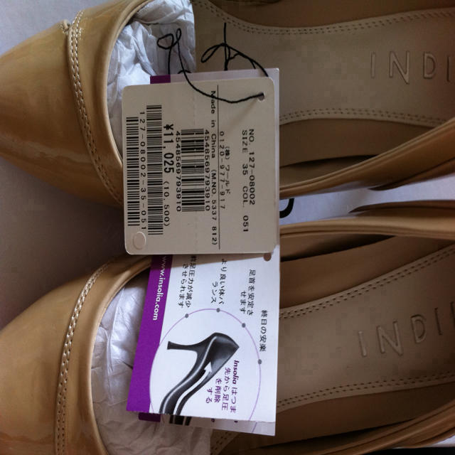 INDIVI(インディヴィ)のお取置き中♡ベージュ エナメルパンプス レディースの靴/シューズ(ハイヒール/パンプス)の商品写真