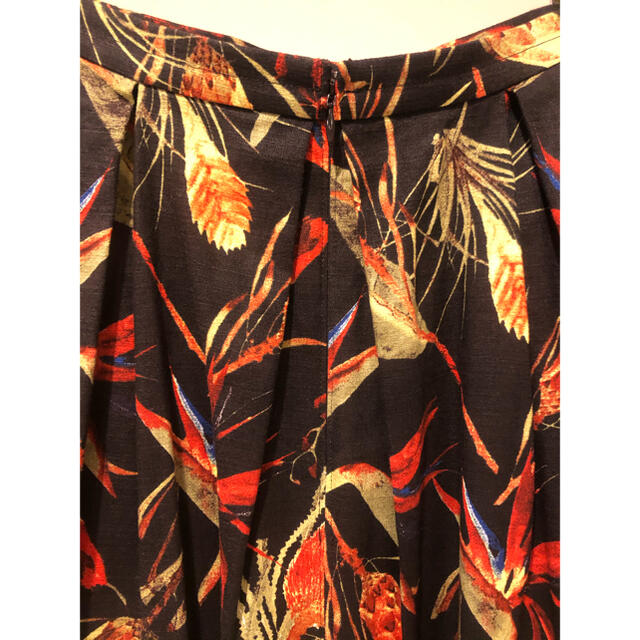 BEAUTY&YOUTH UNITED ARROWS(ビューティアンドユースユナイテッドアローズ)のBY ボタニカルプリントタックフレアスカート  レディースのスカート(ロングスカート)の商品写真