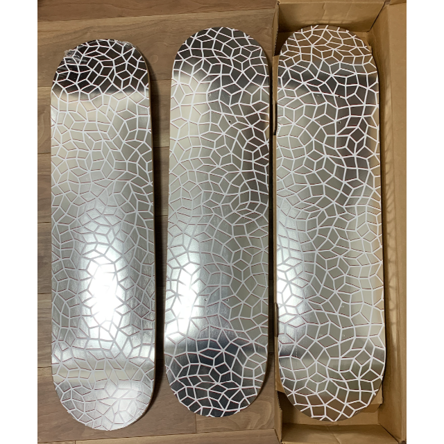 Infinity Nets Skateboard 草間彌生 MoMA