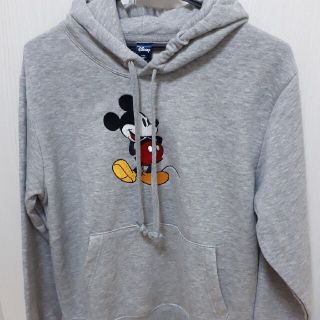 アベイル(Avail)の【新品】ディズニー/DISNEYミッキーフロント刺繍機能素材パーカーMサイズGY(パーカー)