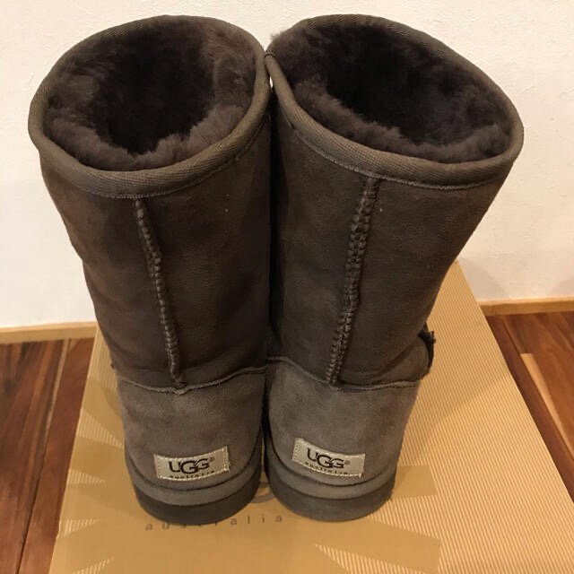 UGG(アグ)のUGG アグ クラシックショートブーツ　チョコレート　US9　26センチ レディースの靴/シューズ(ブーツ)の商品写真