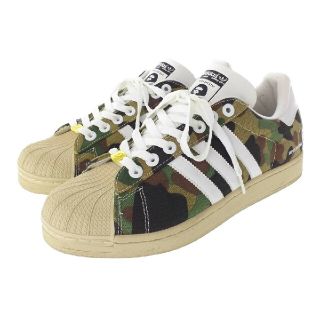 アベイシングエイプ(A BATHING APE)の希少最強コラボ!エイプ×アディダススーパースター高級スニーカー!人気迷彩カモ!(スニーカー)