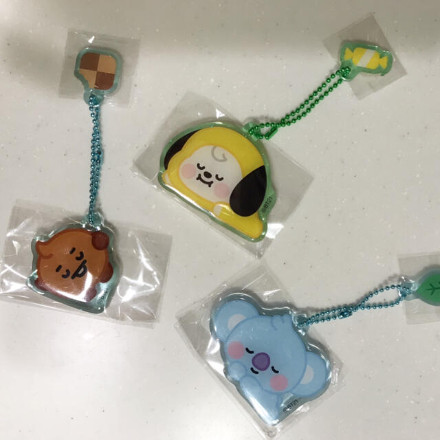 防弾少年団(BTS)(ボウダンショウネンダン)のBT21アクリルチャーム　モーリーファンタジー限定品 エンタメ/ホビーのおもちゃ/ぬいぐるみ(キャラクターグッズ)の商品写真