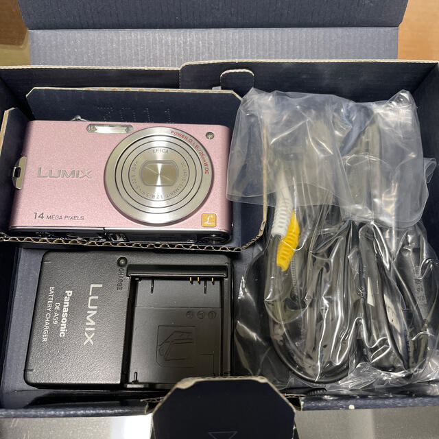 Panasonic(パナソニック)のLUMIX FX66 ピンク デジカメ スマホ/家電/カメラのカメラ(コンパクトデジタルカメラ)の商品写真
