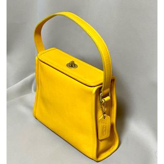 コーチ(COACH) オールドコーチ ハンドバッグ(レディース)(イエロー